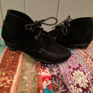 Minnetonka Shoes